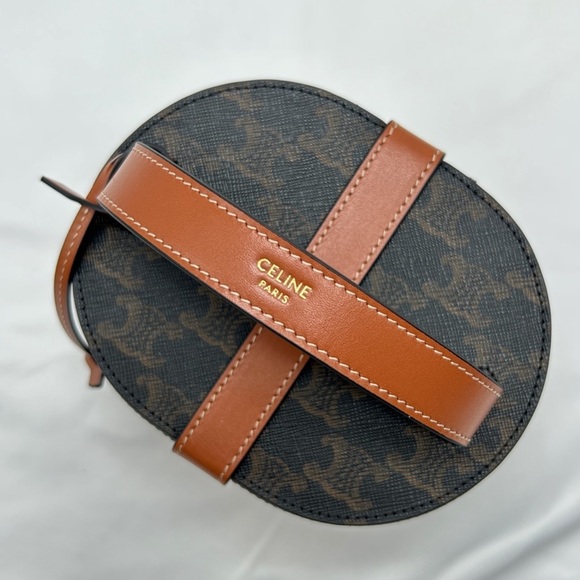 Meet your Posher - Picture 13 of 16